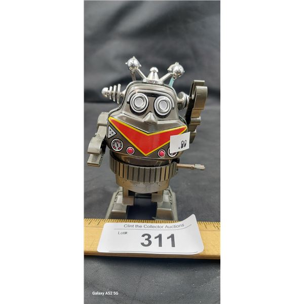Vintage windup robot 4"