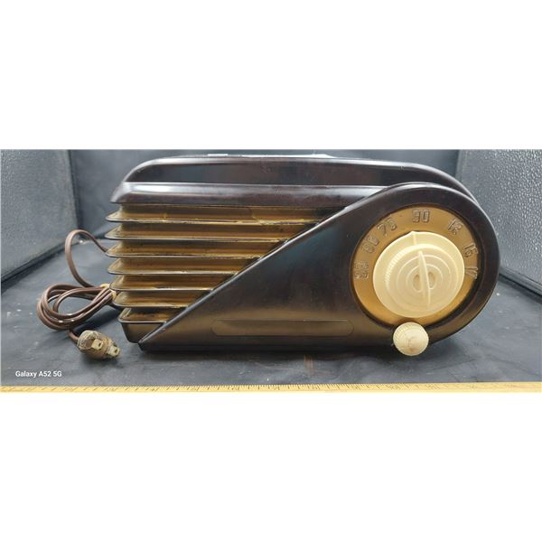 1953 Lifco Regal bullet model L 660 tube radio, tested