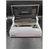 Image 2 : Fellowes Electric Plastic Comb Binding Machine