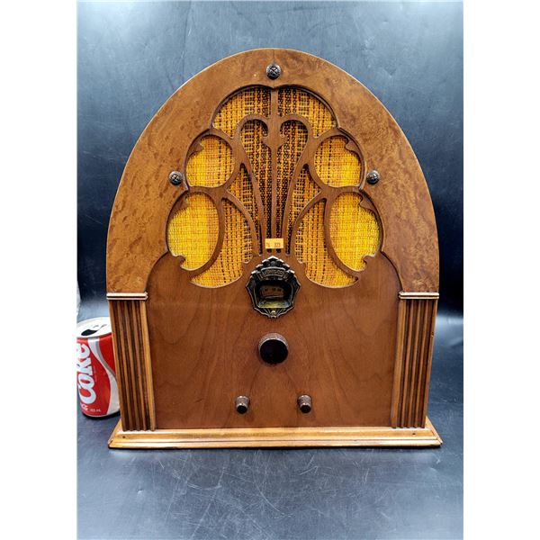 Philco Model 20 Baby Grand Deluxe Cathedral Radio