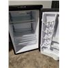 Image 2 : Silhouette Mini Fridge