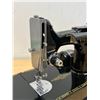 Image 9 : Singer 221K Featherweight Sewing Machine with Case and accessories