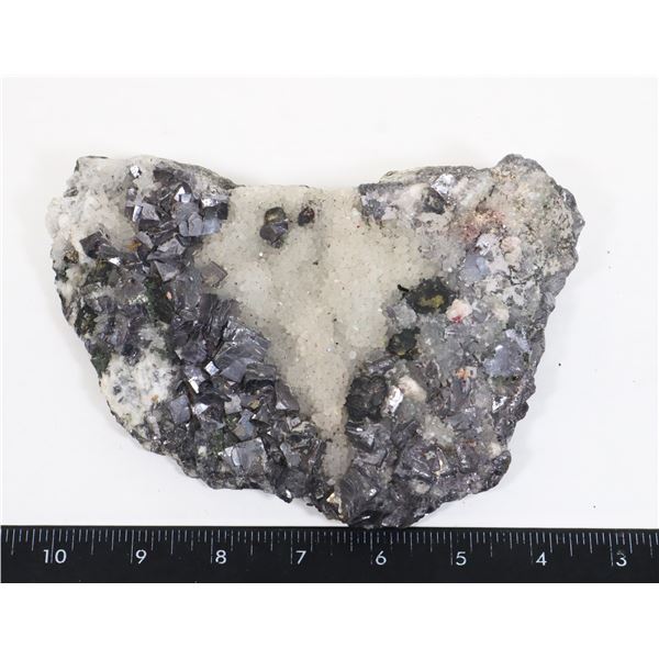 LARGE MINERAL SAMPLE, DESK ORNAMENT