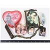 Image 1 : BAG OF MOSTLY ELVIS COLLECTIBLES INCLUDING WALLET,