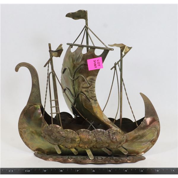 METAL SHIP DECORATION