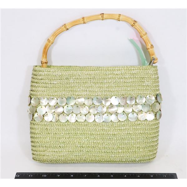 GREEN STRAW WOODEN HANDLE HAND BAG, ZIPPER BROKEN