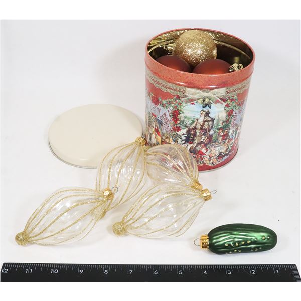 LOT OF CHRISTMAS HANGING CHRISTMAS DECORATIONS