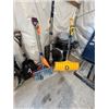 Image 1 : shovels