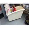 Image 1 : Flour plastic tote