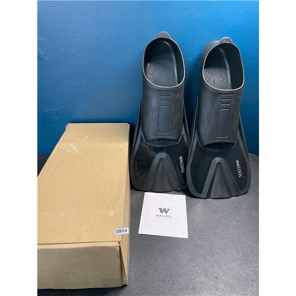 1 Set of Wacool Swimming/Snorkeling Flippers for Adults