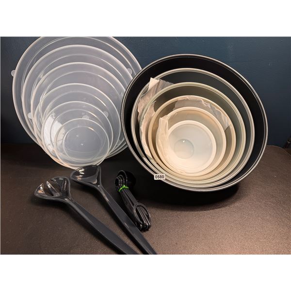 18 Piece Plastic Food Storage/Salad Bowls - New