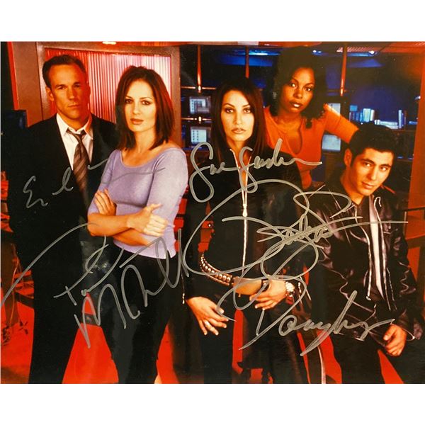 Snoops cast signed photo