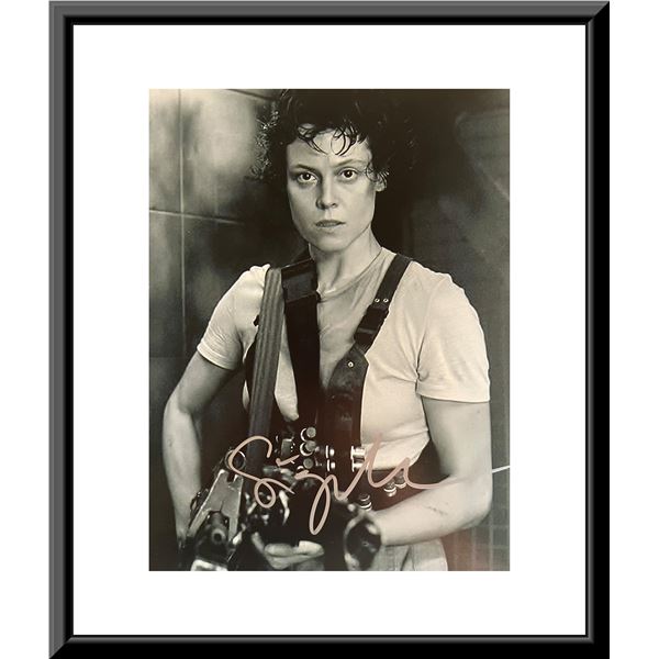 Aliens Sigourney Weaver signed movie photo