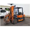 Image 3 : Toyota 42-5FG25 Forklift w/ Rotating Paper Roll Clamp Attachment (Starts & Runs See Video)