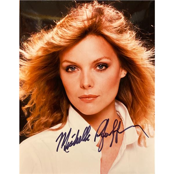 Michelle Pfeiffer signed photo. GFA Authenticated