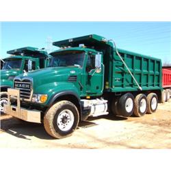 2006 MACK CV713 TRI-AXLE DUMP