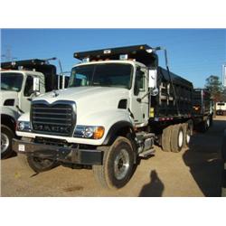 2006 MACK CV713 T/A DUMP. S/N M030828 370/405 MACK ENG