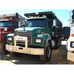 2000 MACK RD688S TRI-AXLE DUMP