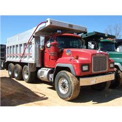 2001 MACK RD688S TRI-AXLE DUMP