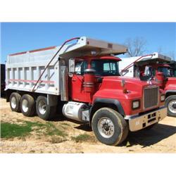 2001 MACK RD688S TRI-AXLE DUMP