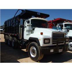 2001 MACK RD600 GLIDER KIT TRI-AXLE DUMP