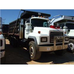 2001 MACK RD690S T/A DUMP