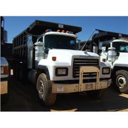2000 MACK RD688S TRI-AXLE DUMP