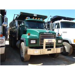 2000 MACK RD688S TRI-AXLE DUMP