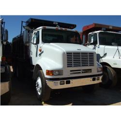 2000 INTERNATIONAL 8100 T/A DUMP