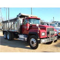 2000 MACK RD688S T/A DUMP