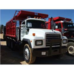 1999 MACK RD688S TRI-AXLE DUMP