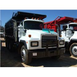 1998 MACK RD6888 TRI-AXLE DUMP