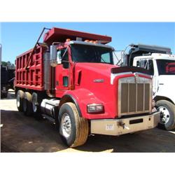 1998 KENWORTH T800 TRI-AXLE DUMP