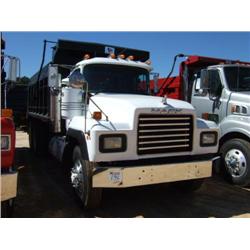 1997 MACK RD688S T/A DUMP
