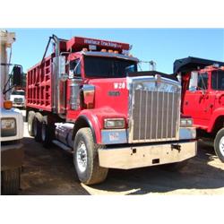 1998 KENWORTH 900B TRI-AXLE DUMP