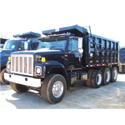 1997 INTERNATIONAL 2574 TRI-AXLE DUMP