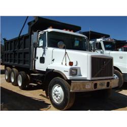 1996 VOLVO TRI-AXLE DUMP
