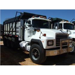 1993 MACK RD688S TRI-AXLE DUMP