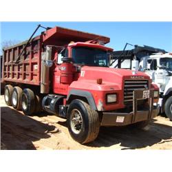 1993 MACK RD690S TRI-AXLE DUMP