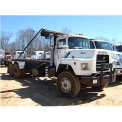 1988 MACK DM690S ROLL OFF TRUCK