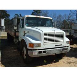 1995 INTERNATIONAL 4700 S/A FLATBED TRUCK