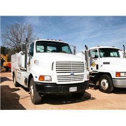1999 FORD AEROMAX S/A FUEL & LUBE TRUCK
