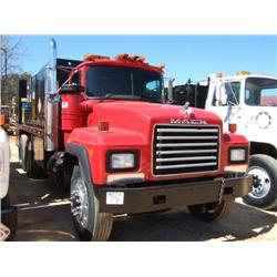 1991 MACK RD690S T/A FUEL & LUBE TRUCK S/N M009164