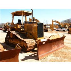 CAT D5M LGP CRAWLER TRACTOR