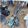 Image 2 : Black & Decker Series 2000 Mulch 'n' Mow Model M2370 - Working