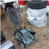 Image 3 : Black & Decker Series 2000 Mulch 'n' Mow Model M2370 - Working