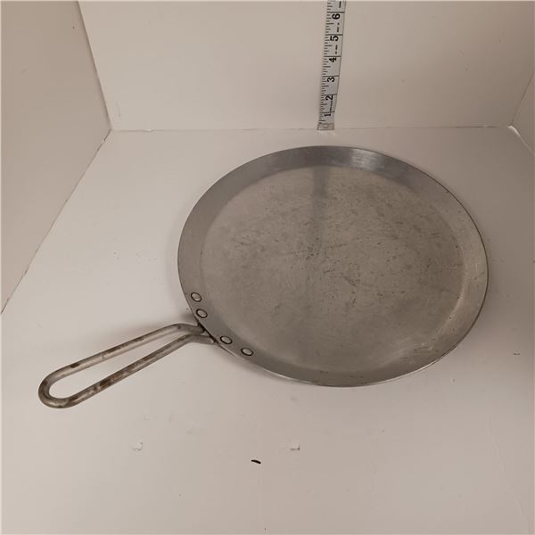 Vintage Wear-Ever Aluminum Frying Skillet - No 2572