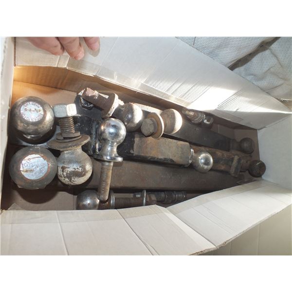 3 Receiver Hitches & 6 Trailer Hitch Balls