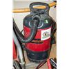 Image 1 : SANITAIRE BACKPACK VACUUME SYSTEM