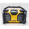 Image 1 : DEWALT 12VT JOBSITE RADIO